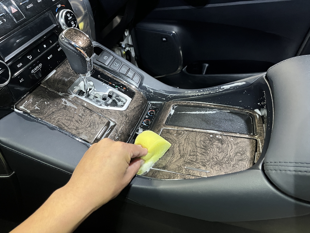 車内クリーニング (タバコ臭)