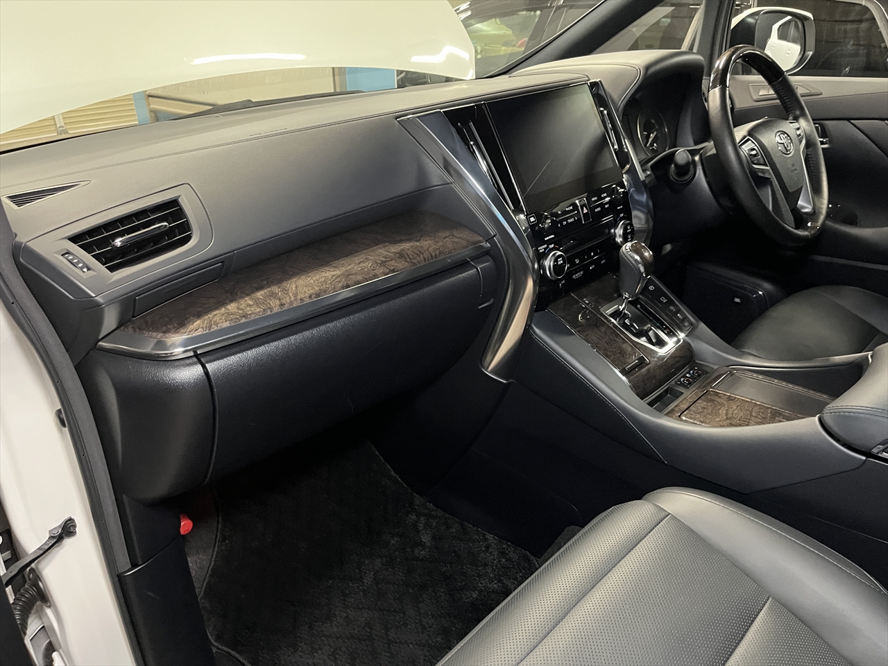 車内クリーニング (タバコ臭)