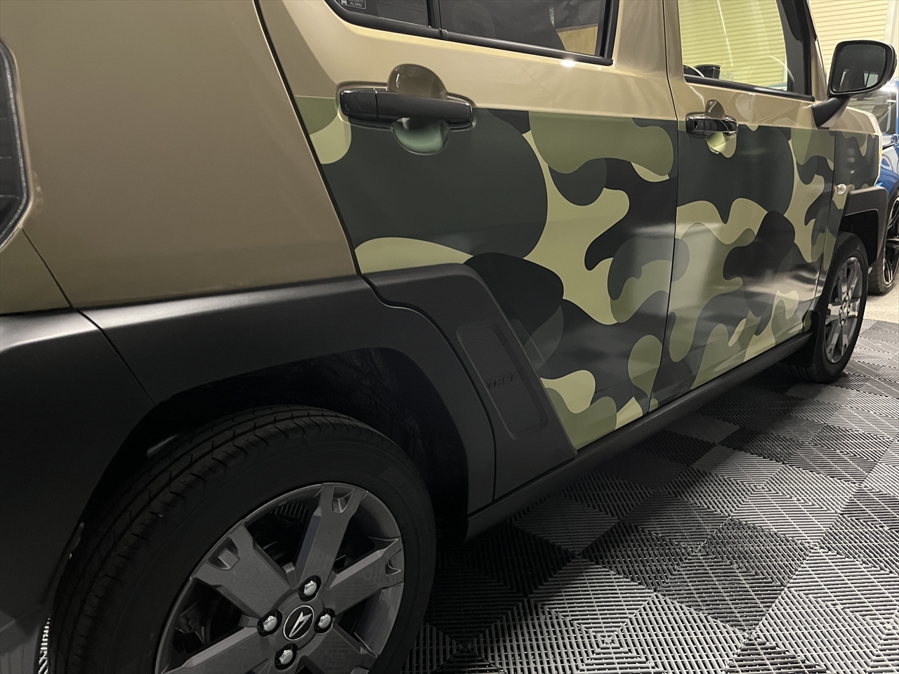 カーラッピングフィルム(迷彩柄グリーン)
