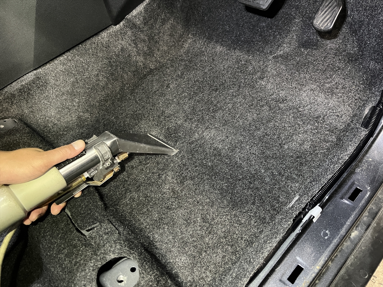 車内クリーニング (飲み物こぼし)