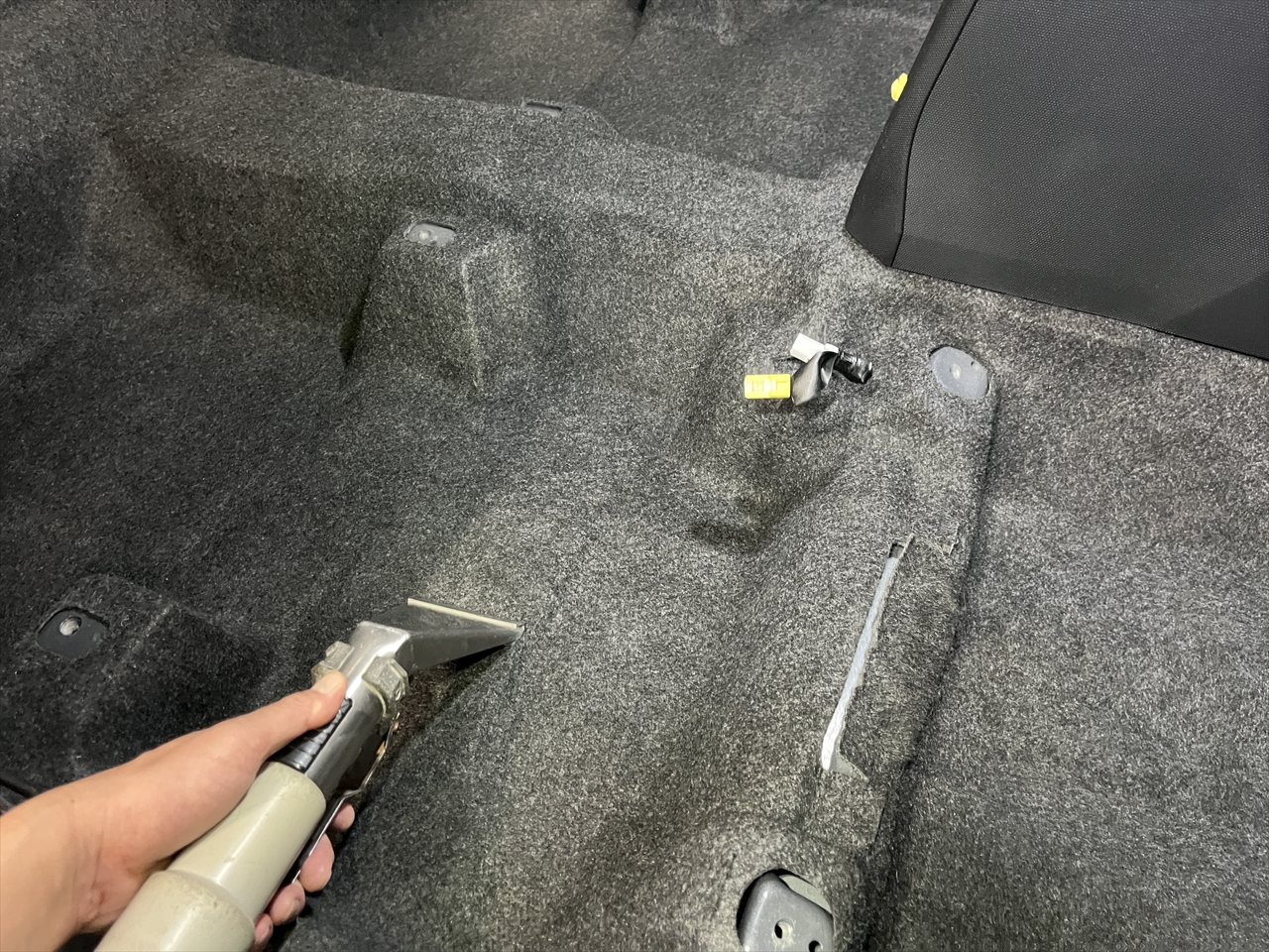 車内クリーニング (飲み物こぼし)