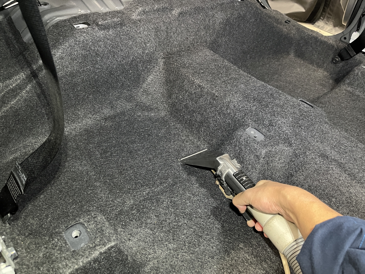 車内クリーニング (飲み物こぼし)