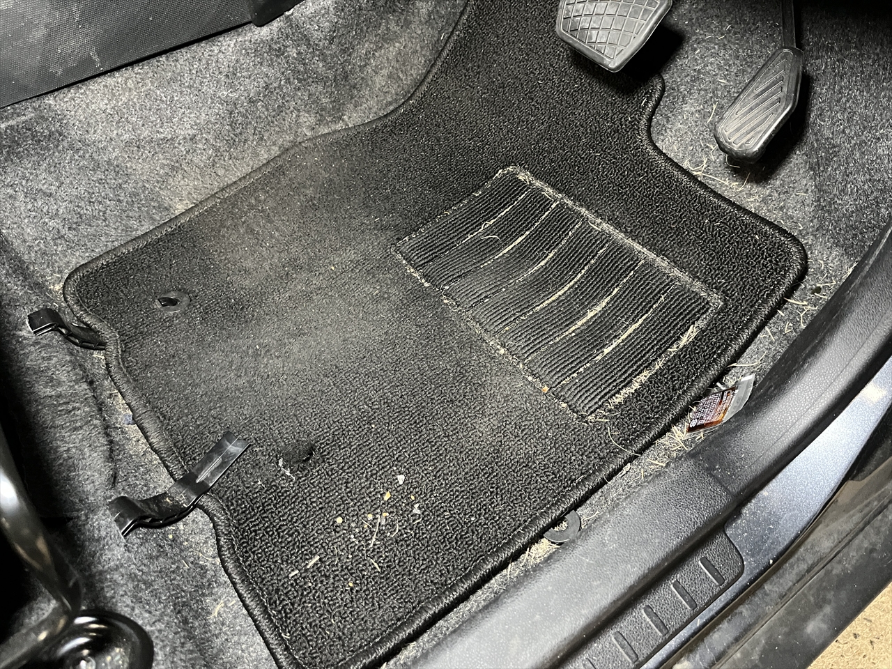 車内クリーニング (飲み物こぼし)