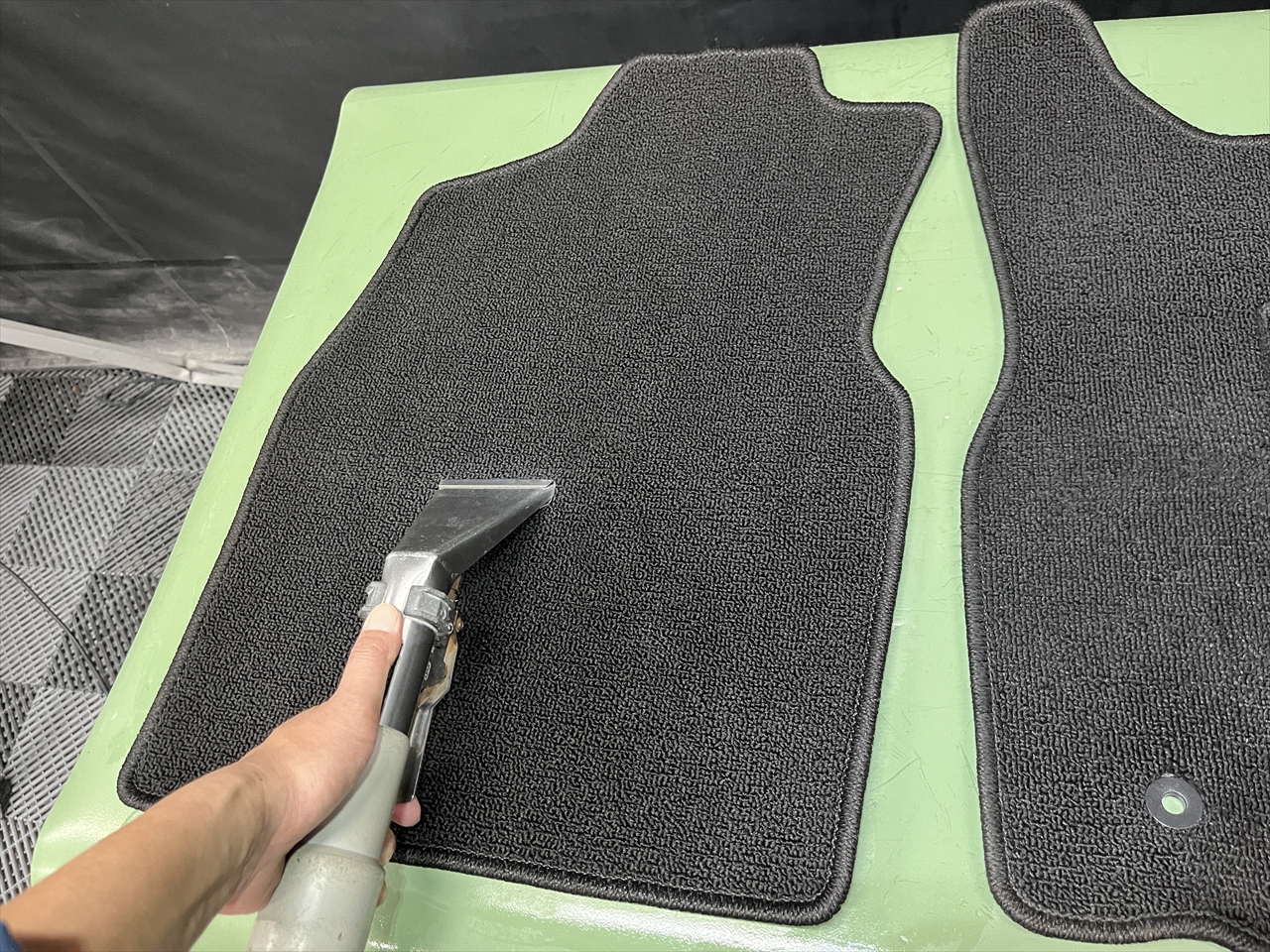 車内クリーニング (飲み物こぼし)