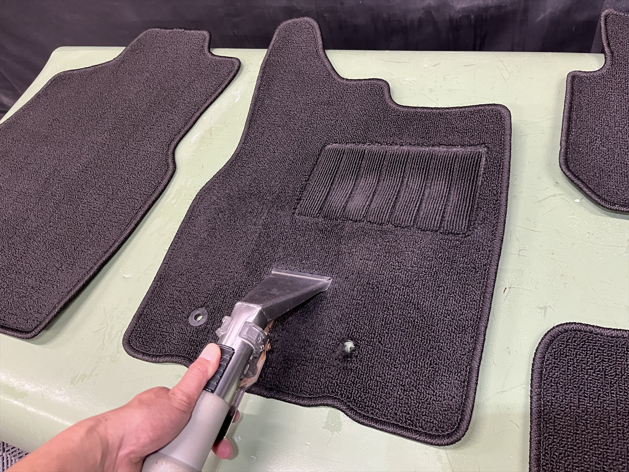 車内クリーニング (飲み物こぼし)