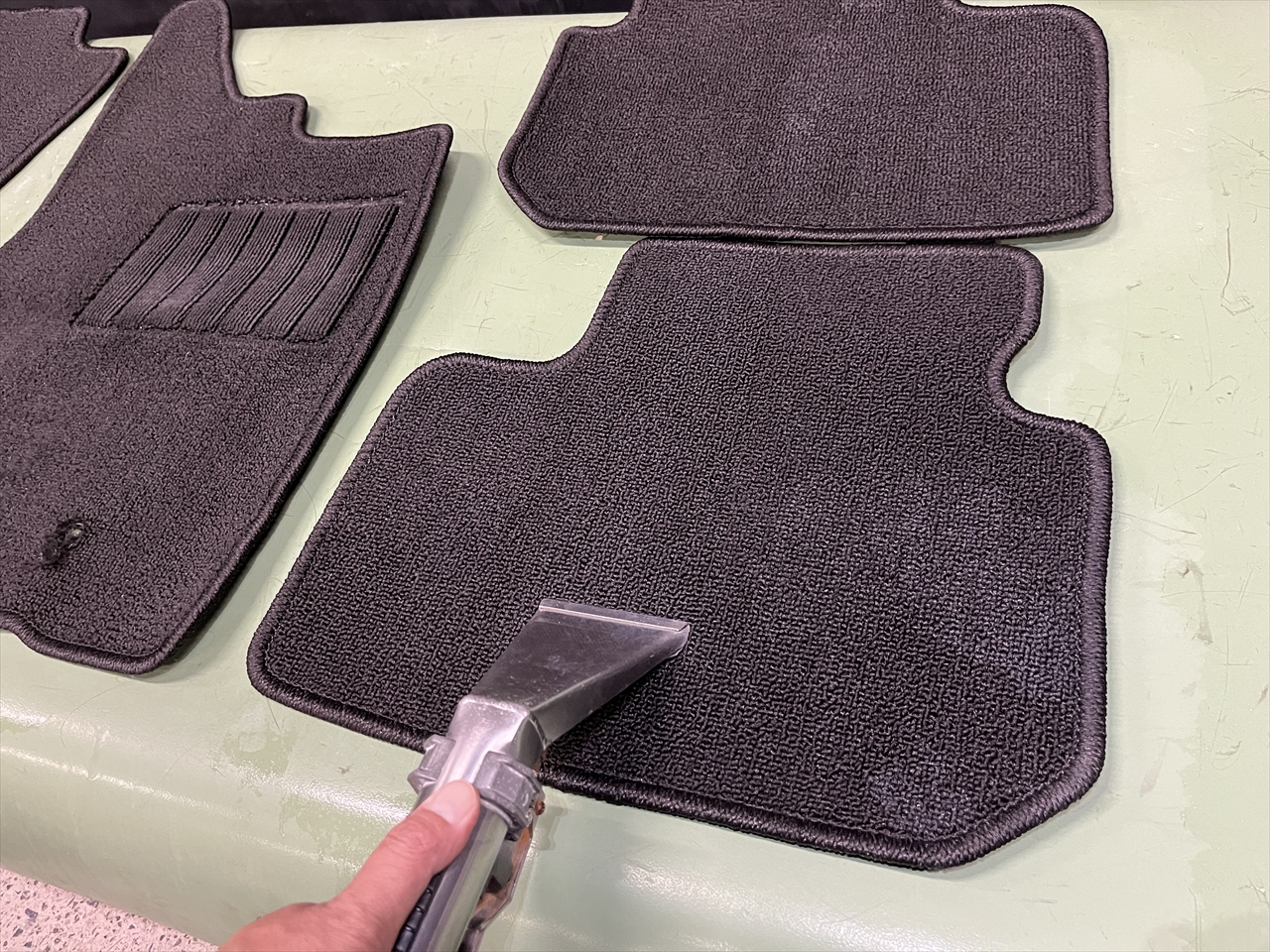 車内クリーニング (飲み物こぼし)