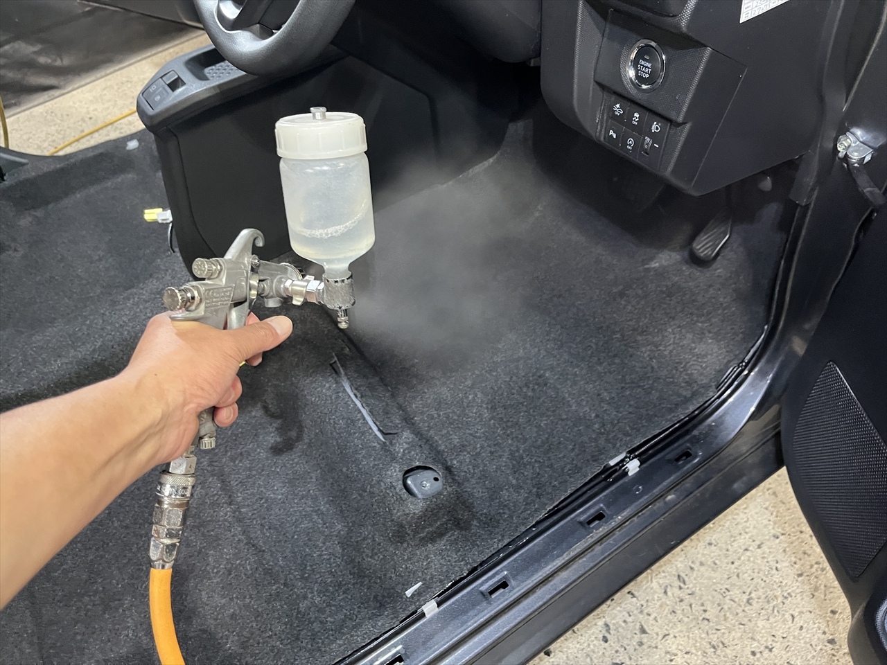 車内クリーニング (飲み物こぼし)