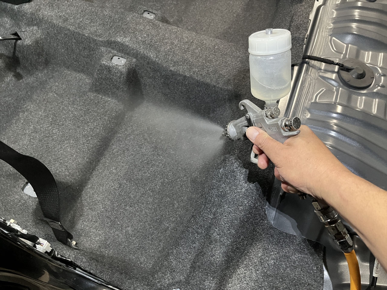 車内クリーニング (飲み物こぼし)