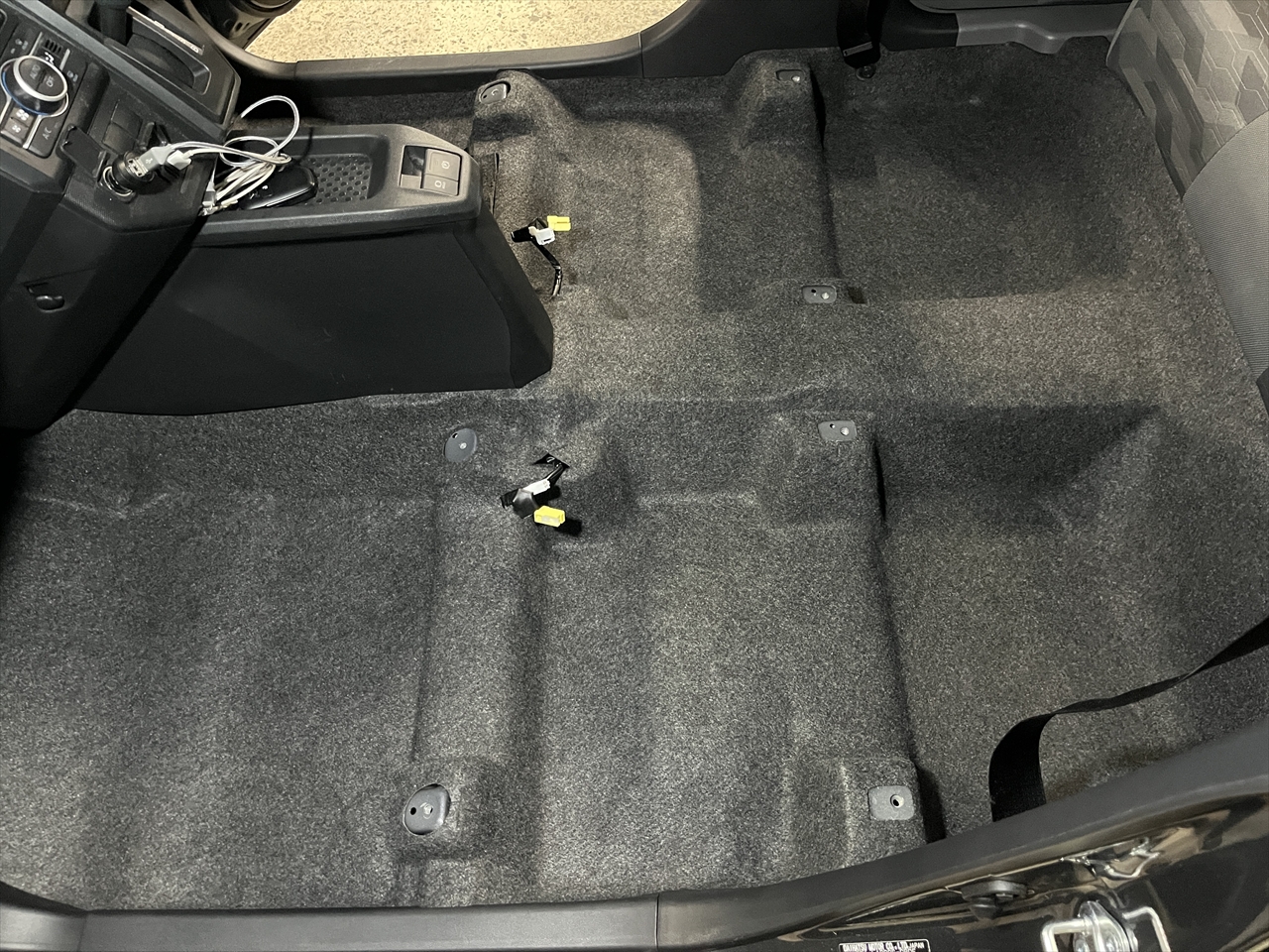 車内クリーニング (飲み物こぼし)