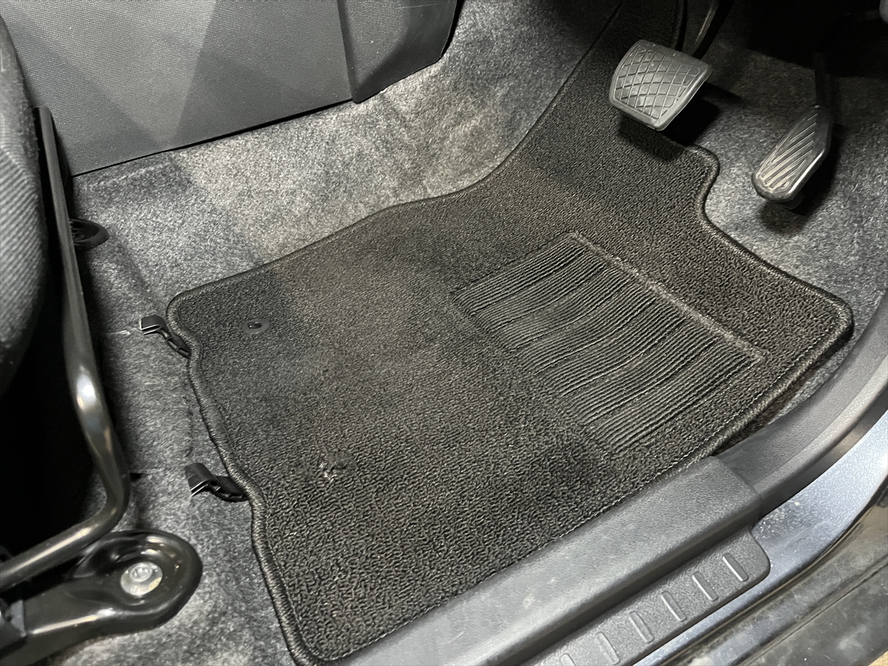 車内クリーニング (飲み物こぼし)