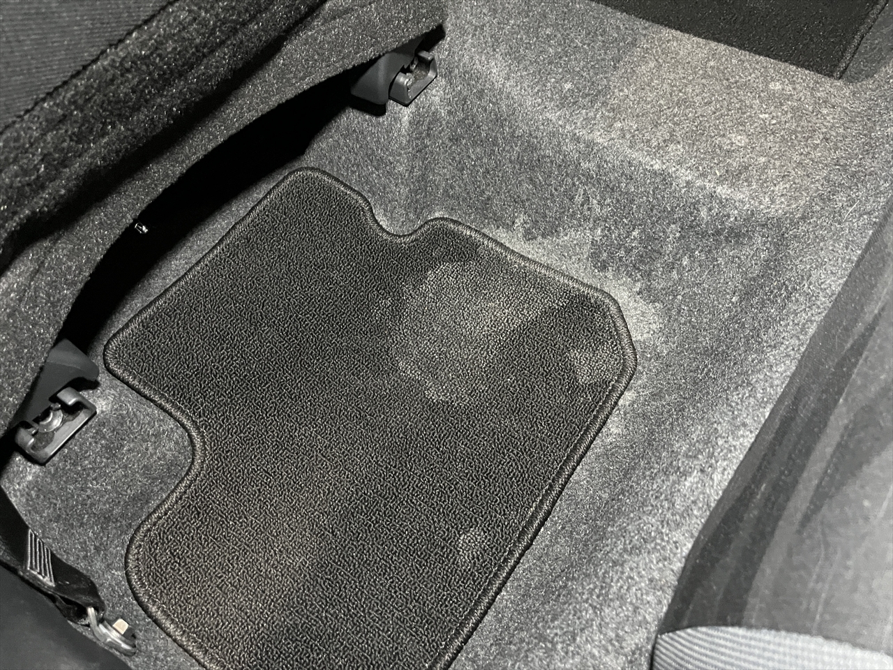 車内クリーニング (飲み物こぼし)