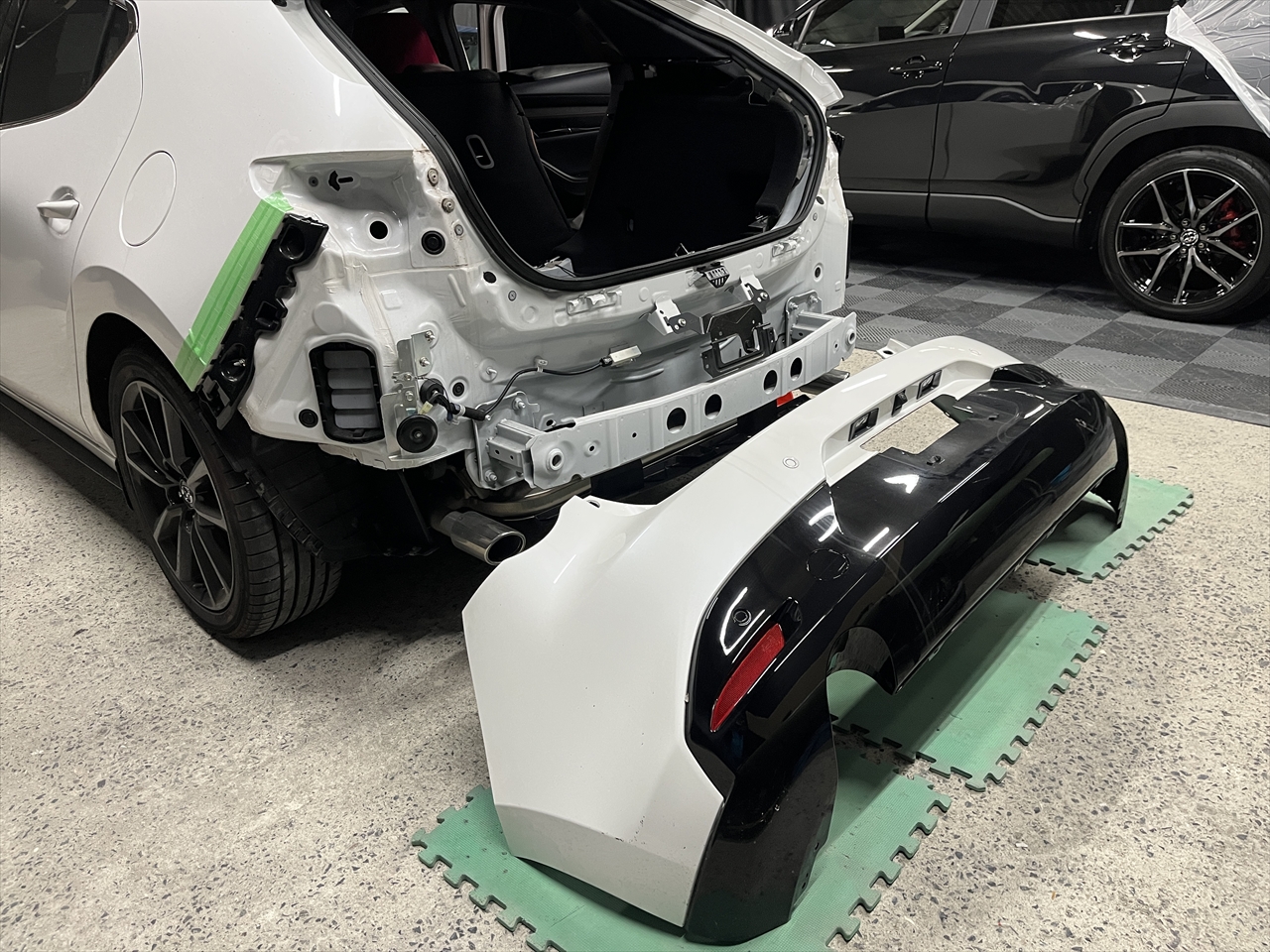 リアバンパー交換修理