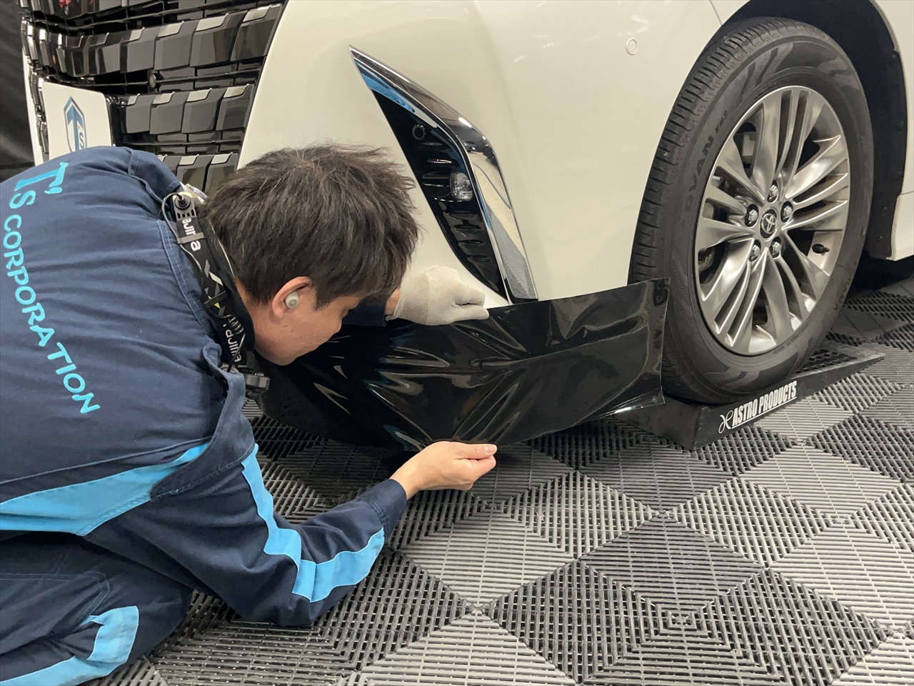 カーラッピングフィルム(フロントバンパー傷隠し)