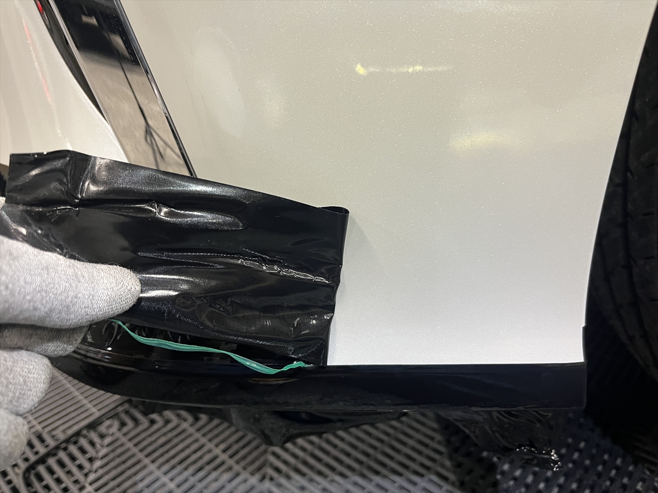 カーラッピングフィルム(フロントバンパー傷隠し)