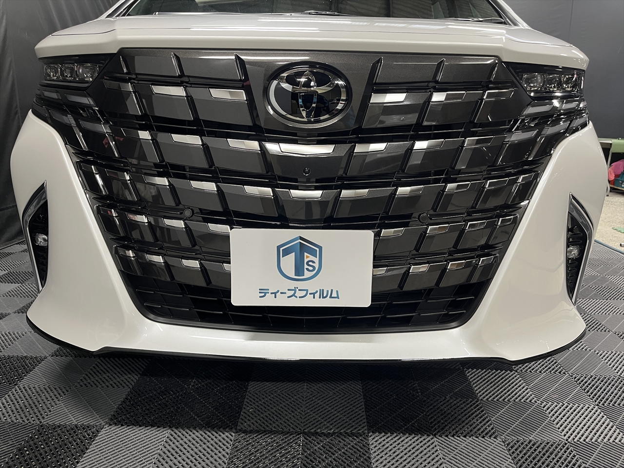 カーラッピングフィルム(フロントバンパー傷隠し)