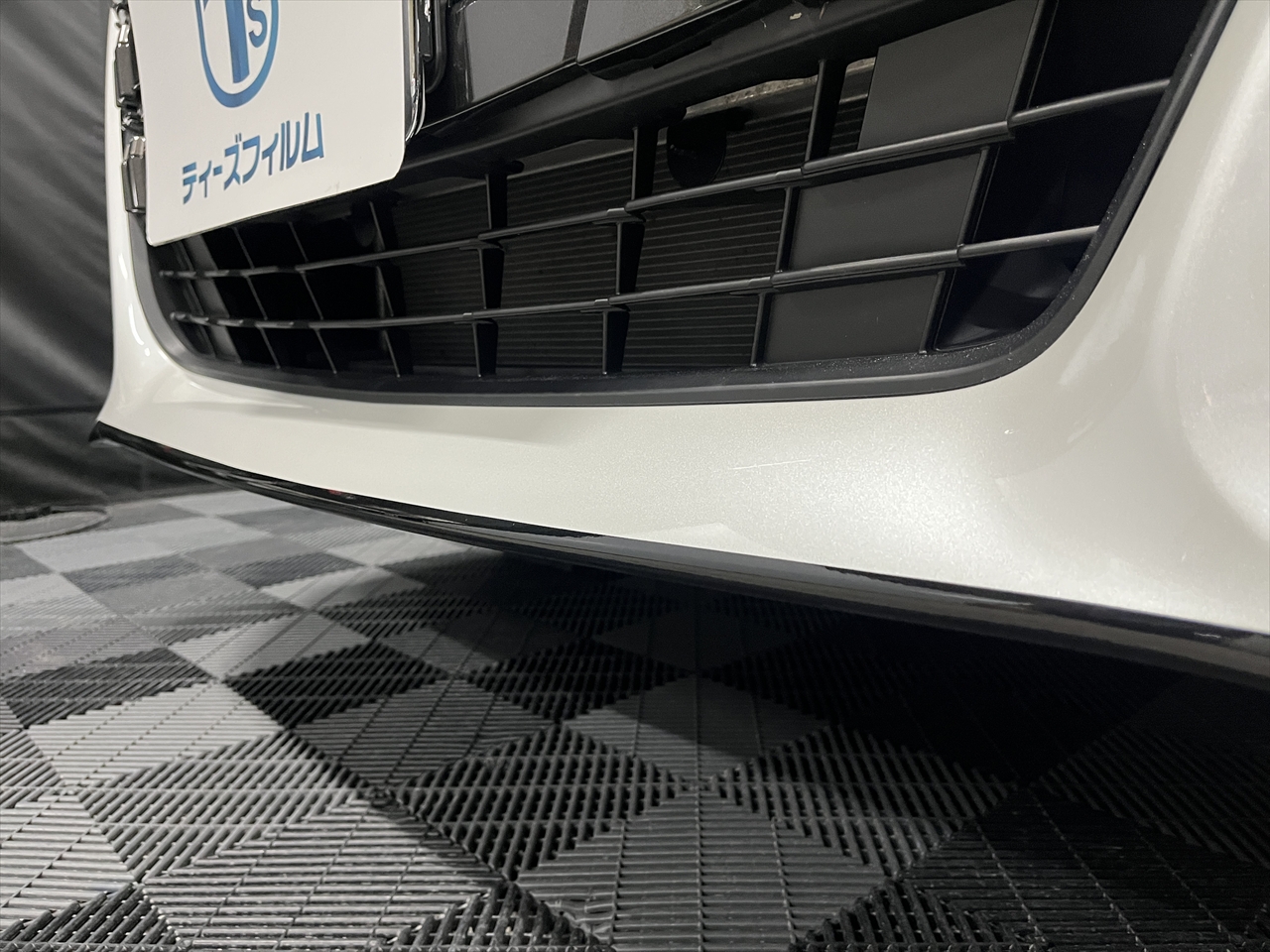 カーラッピングフィルム(フロントバンパー傷隠し)