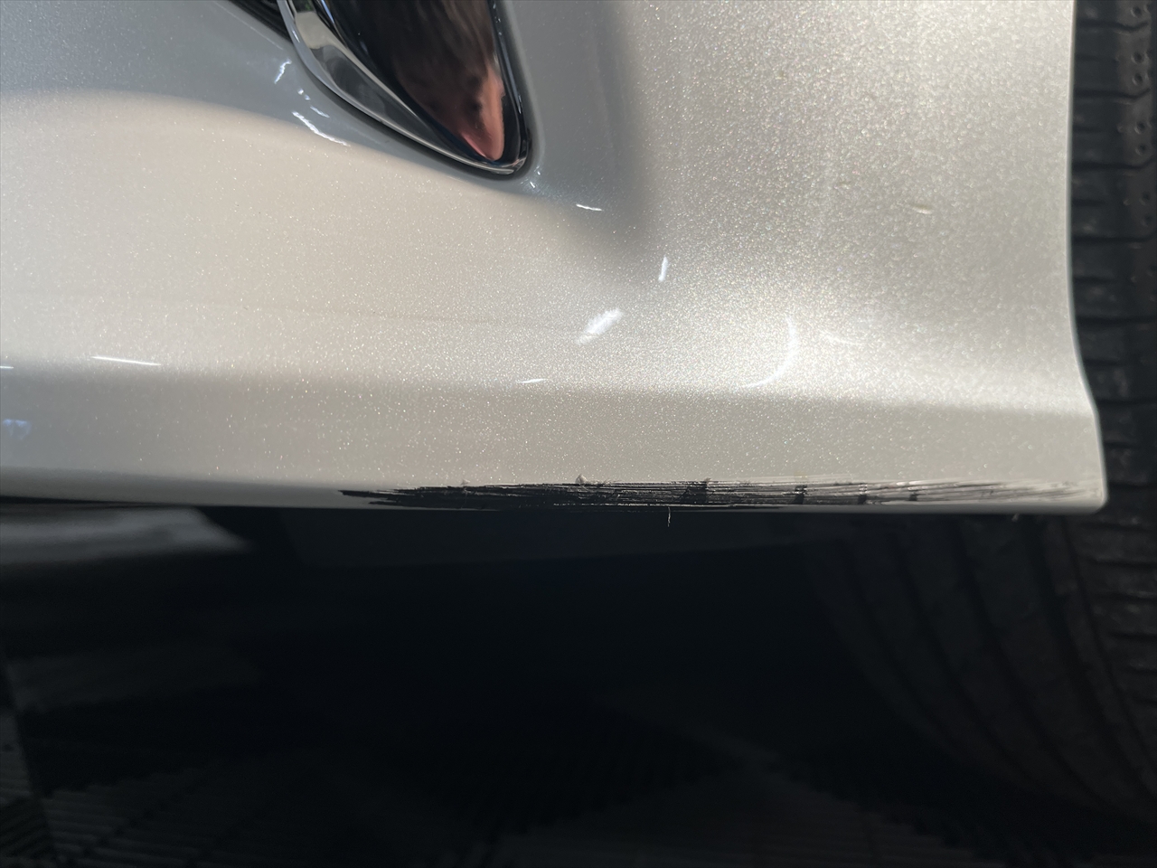 カーラッピングフィルム(フロントバンパー傷隠し)