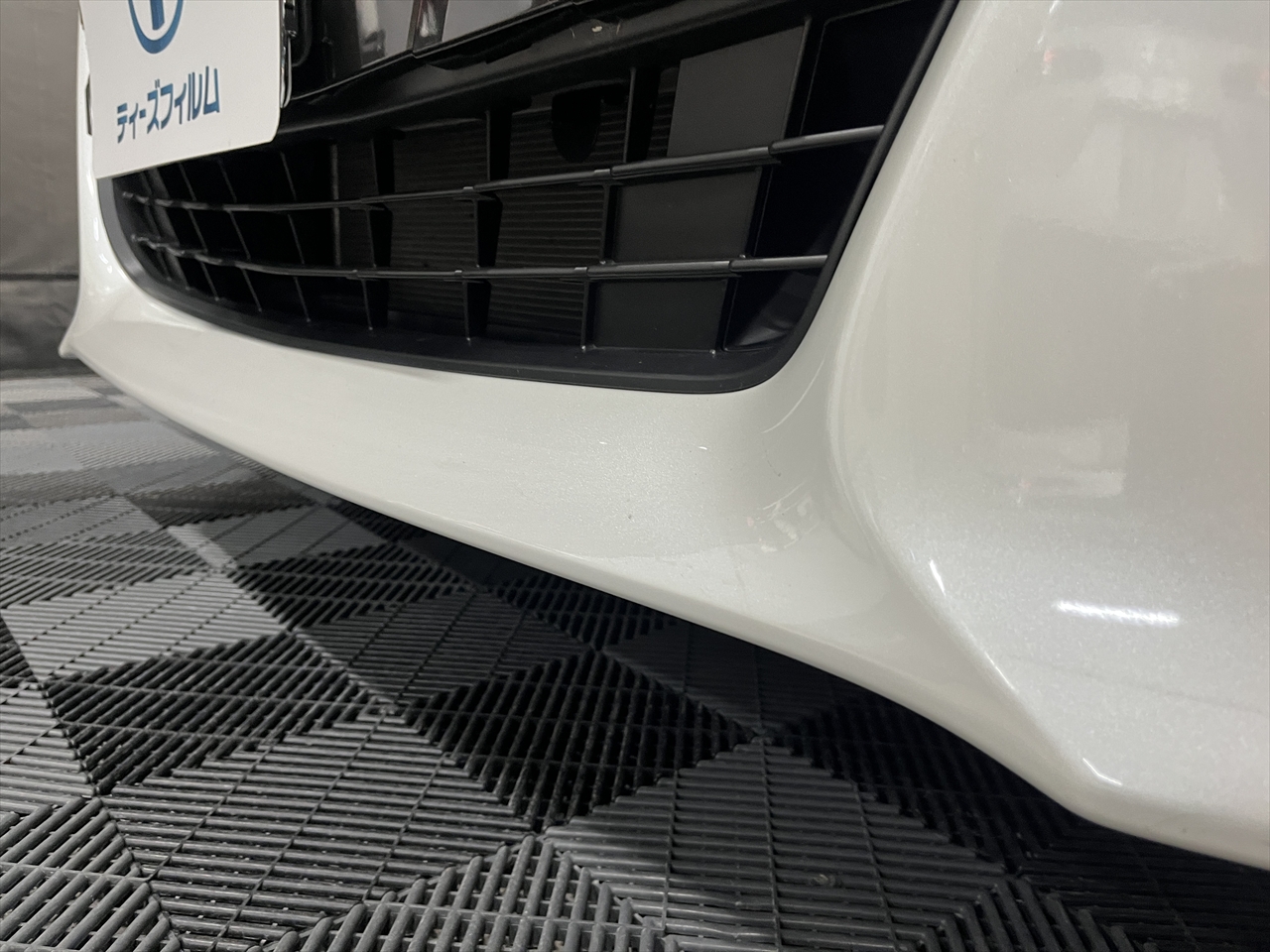 カーラッピングフィルム(フロントバンパー傷隠し)