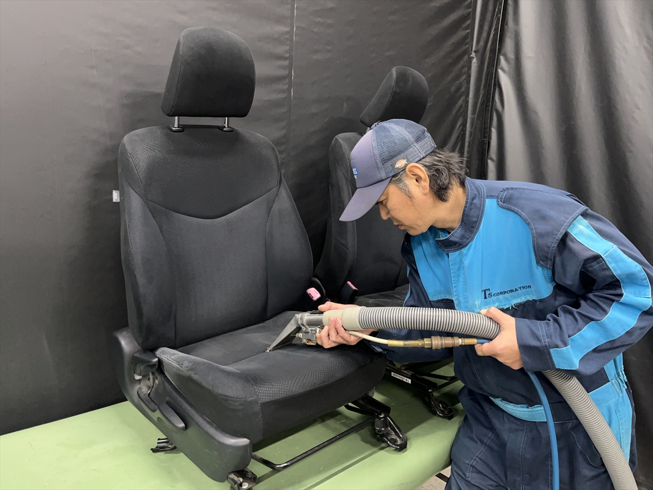 車内クリーニング(ペット臭・芳香剤・タバコ臭等)