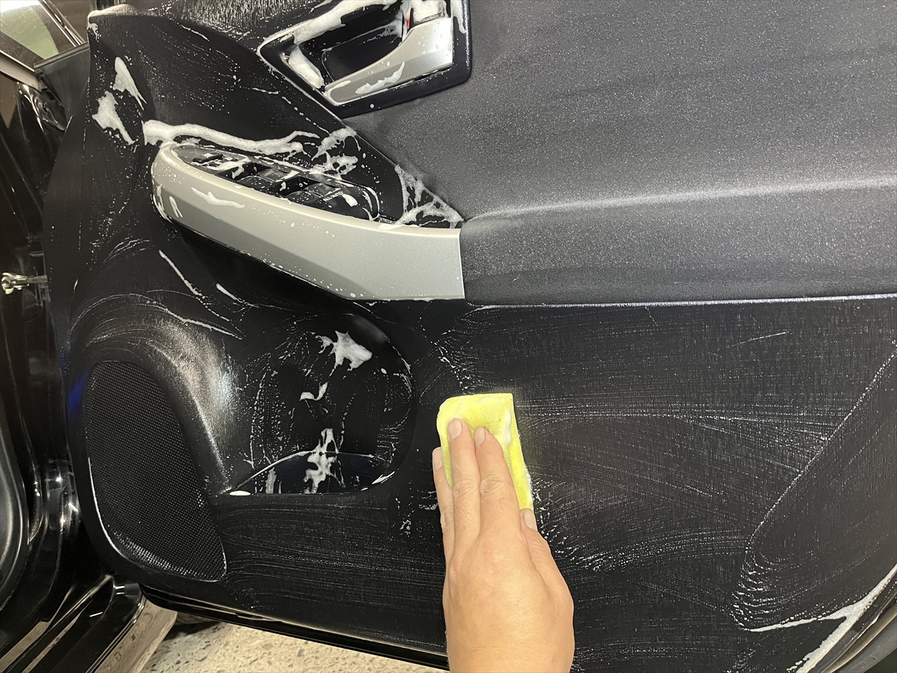 車内クリーニング(ペット臭・芳香剤・タバコ臭等)