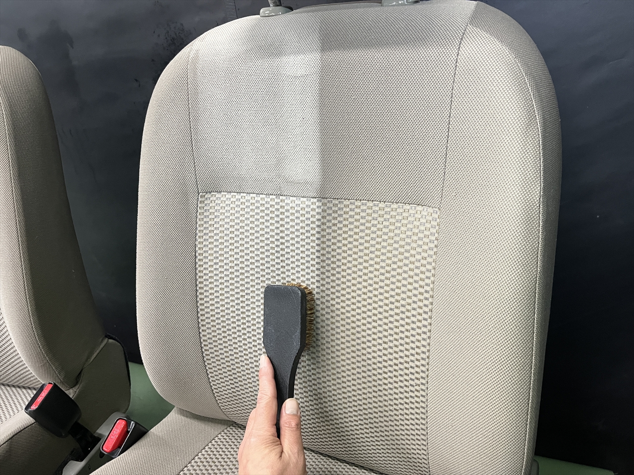 車内クリーニング (タバコ臭)