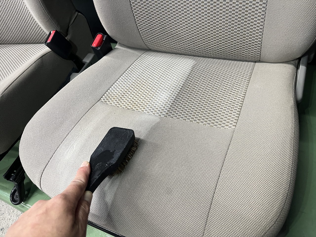 車内クリーニング (タバコ臭)