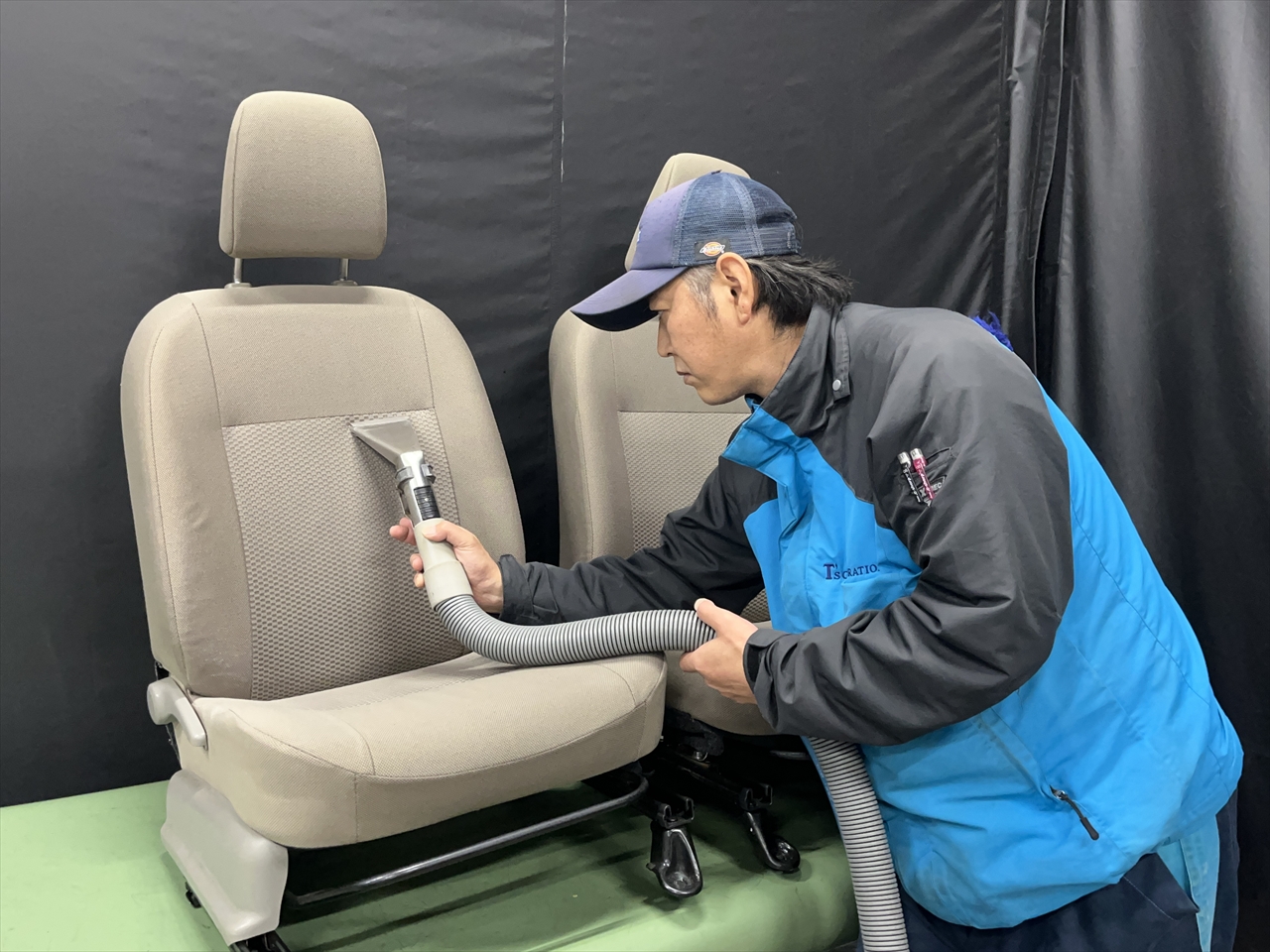 車内クリーニング (タバコ臭)