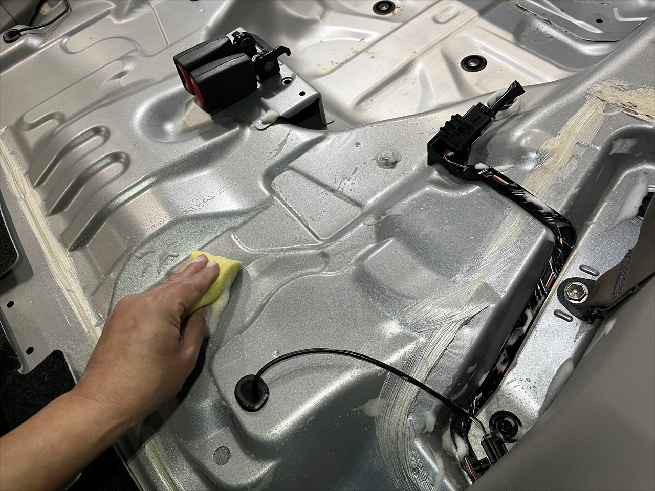 車内クリーニング (タバコ臭)