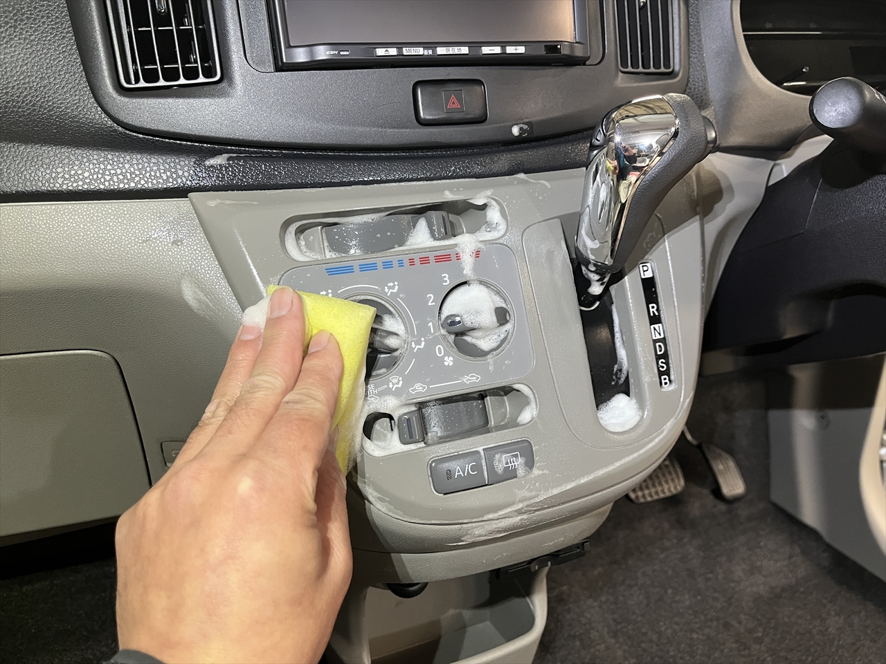 車内クリーニング (タバコ臭)