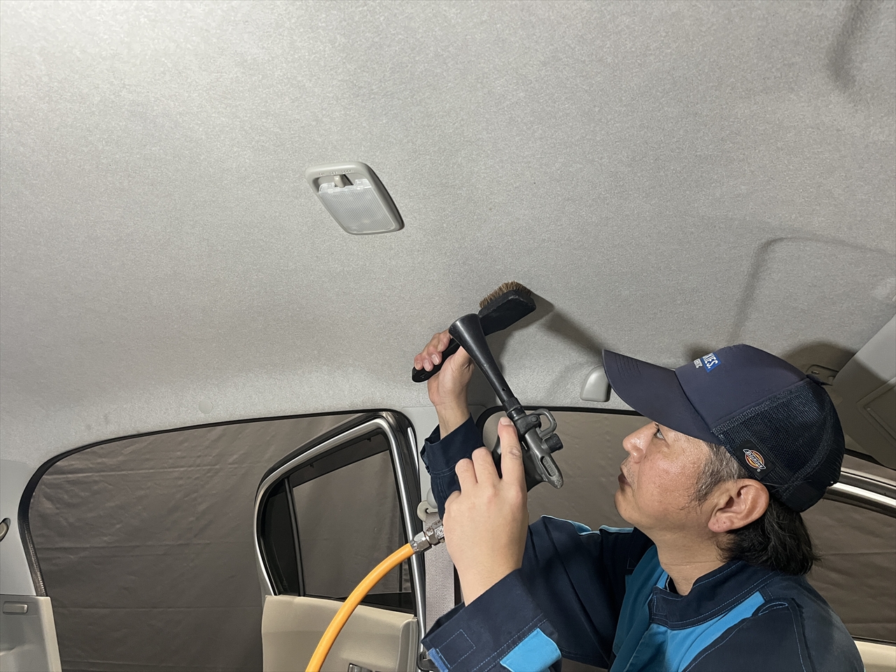 車内クリーニング (タバコ臭)