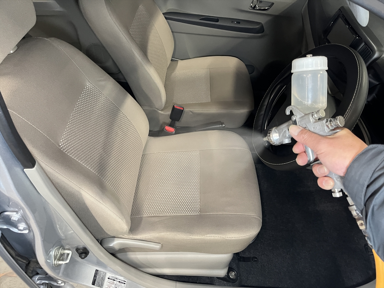 車内クリーニング (タバコ臭)