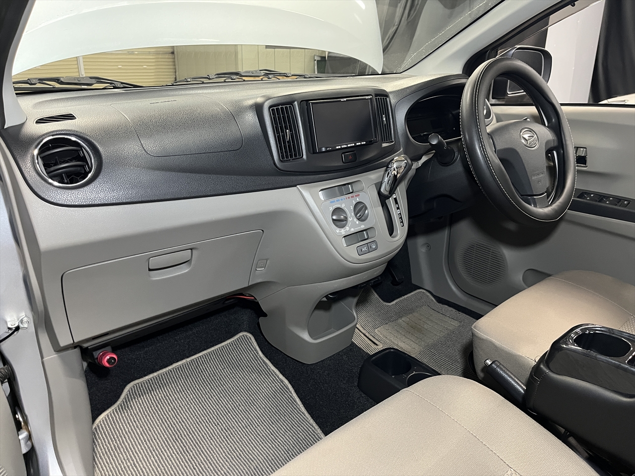 車内クリーニング (タバコ臭)