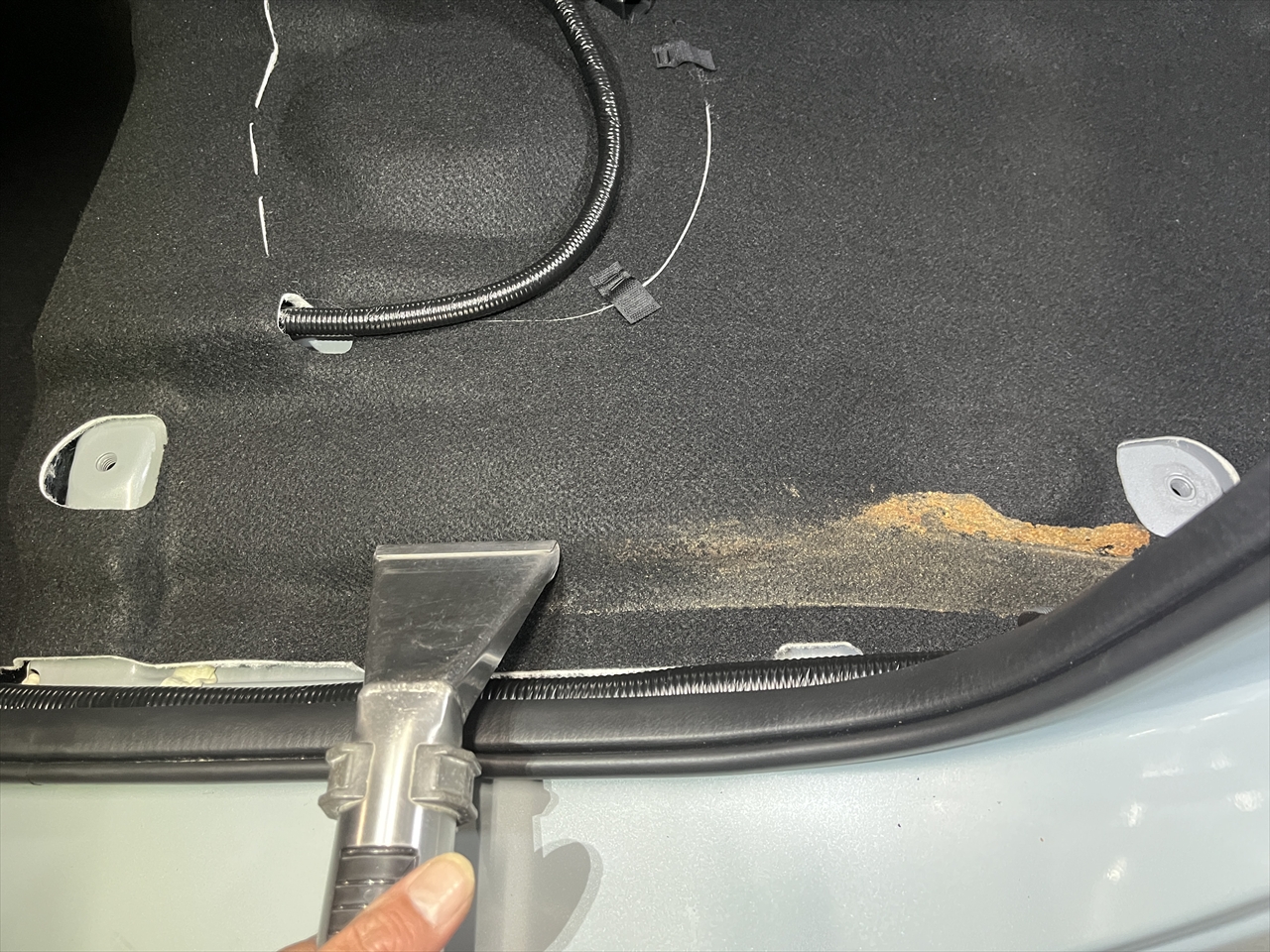 車内クリーニング (嘔吐 シート周り)