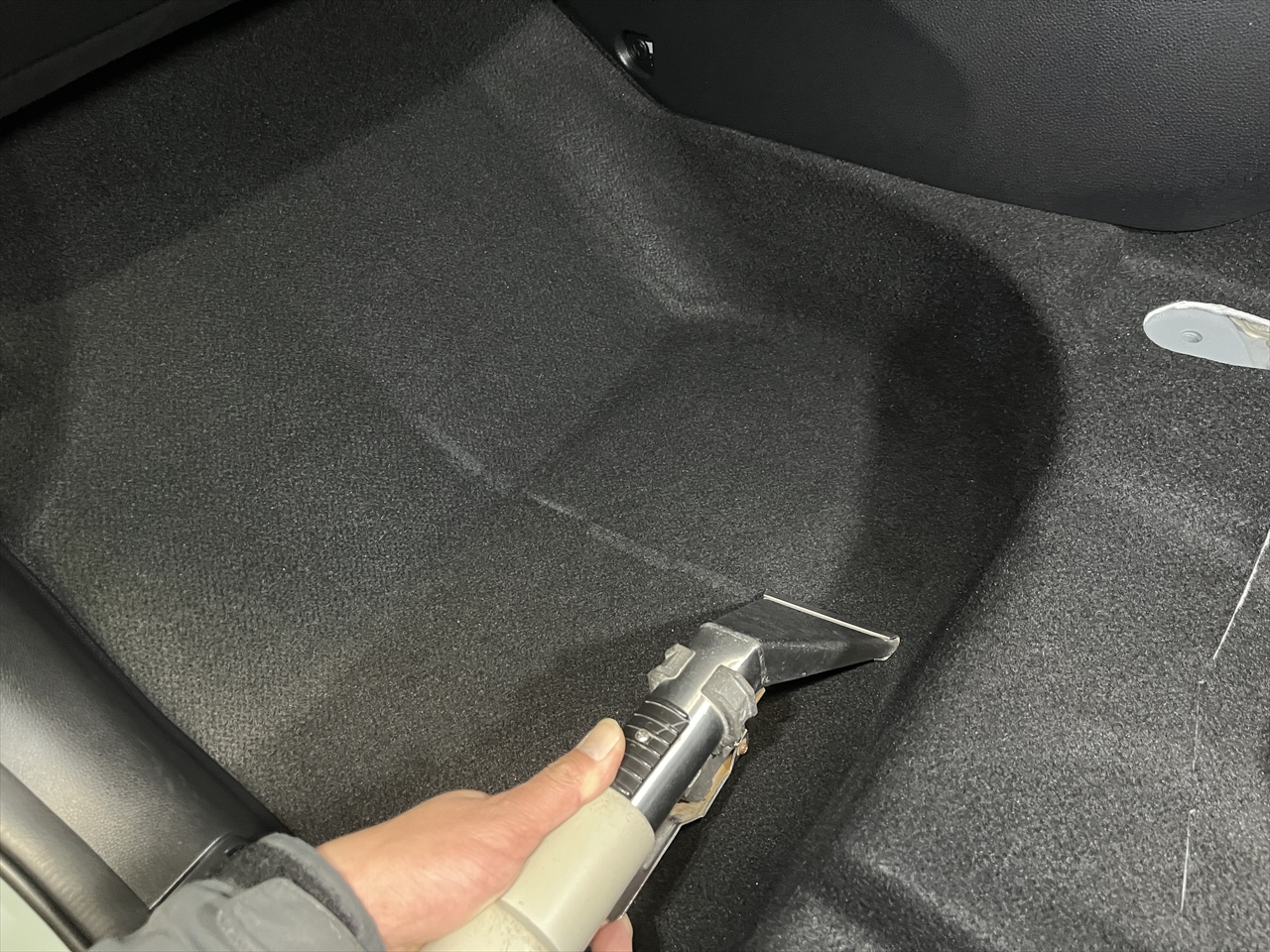 車内クリーニング (嘔吐 シート周り)