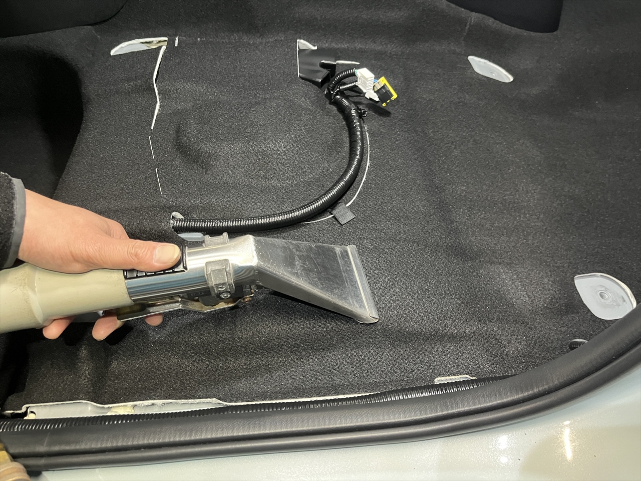 車内クリーニング (嘔吐 シート周り)