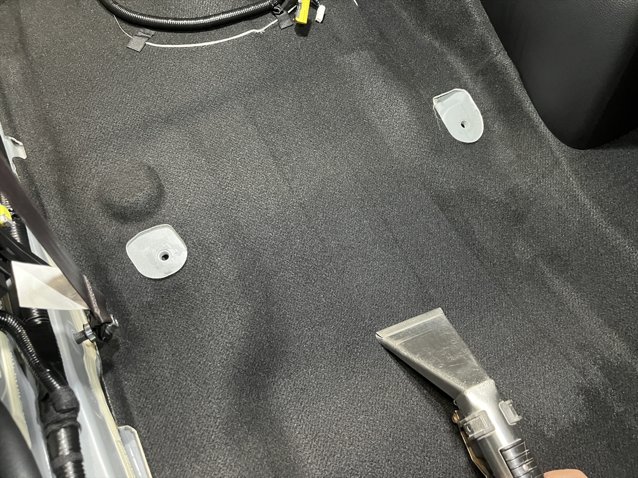 車内クリーニング (嘔吐 シート周り)