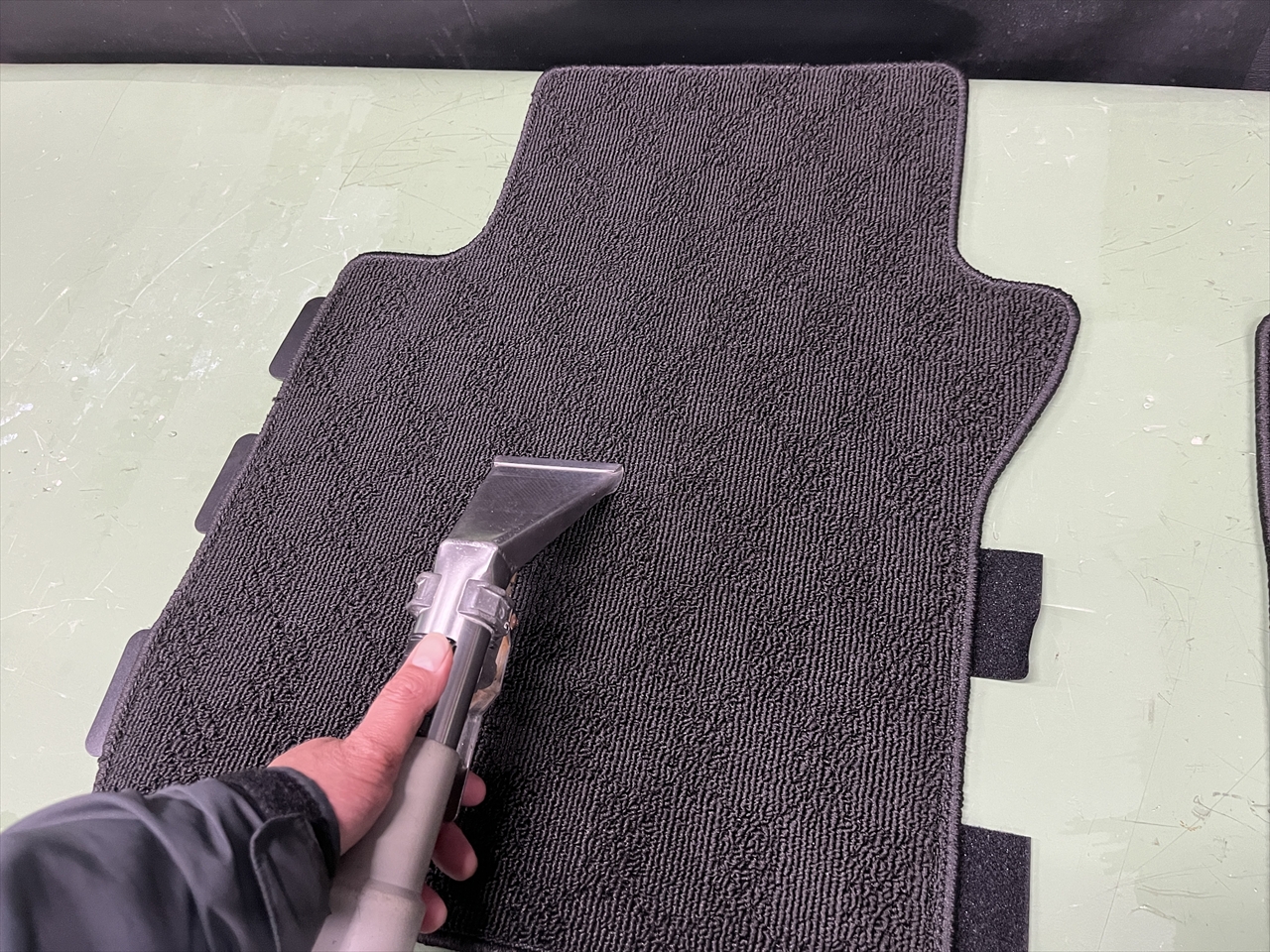 車内クリーニング (嘔吐 シート周り)