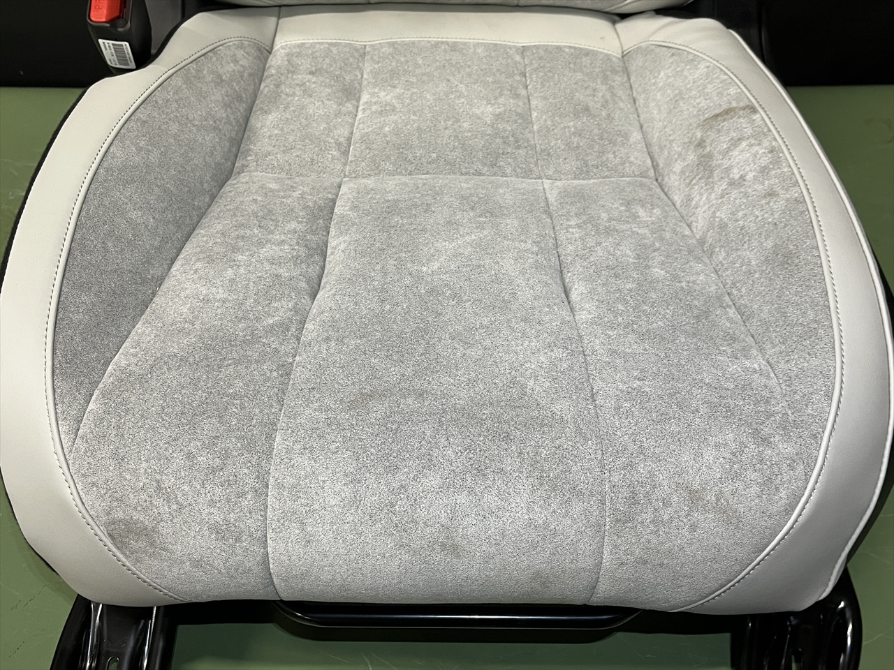 車内クリーニング (嘔吐 シート周り)