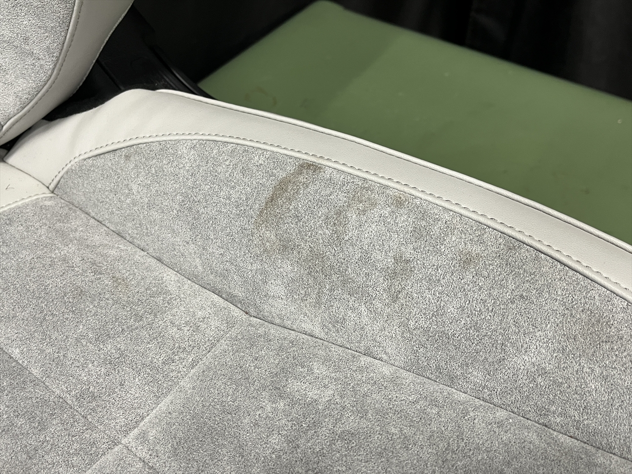 車内クリーニング (嘔吐 シート周り)