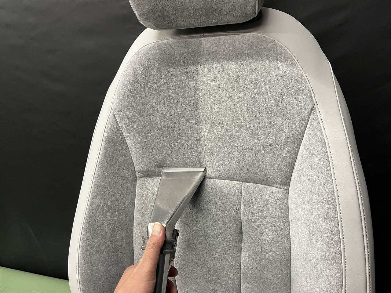 車内クリーニング (嘔吐 シート周り)