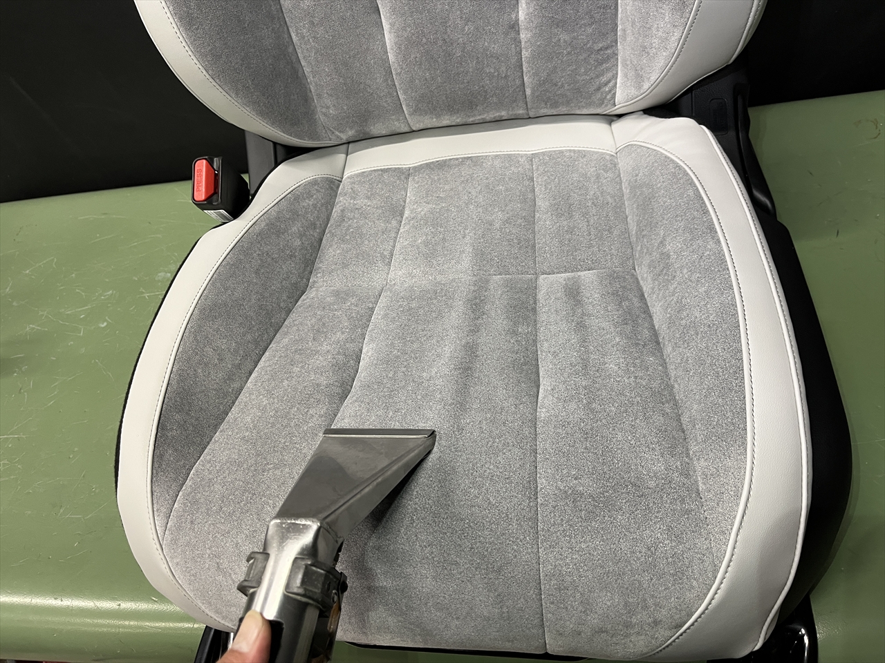 車内クリーニング (嘔吐 シート周り)