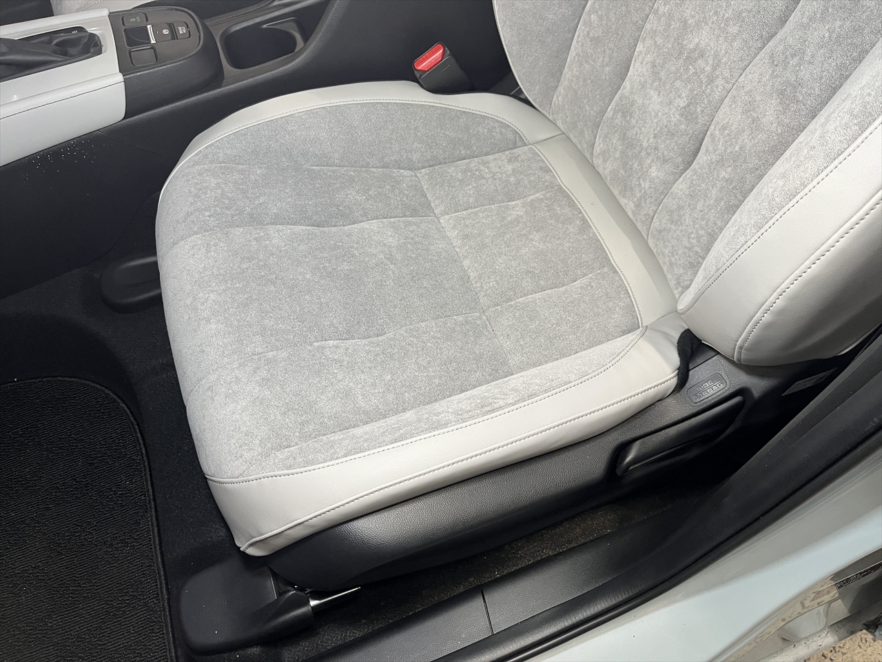 車内クリーニング (嘔吐 シート周り)