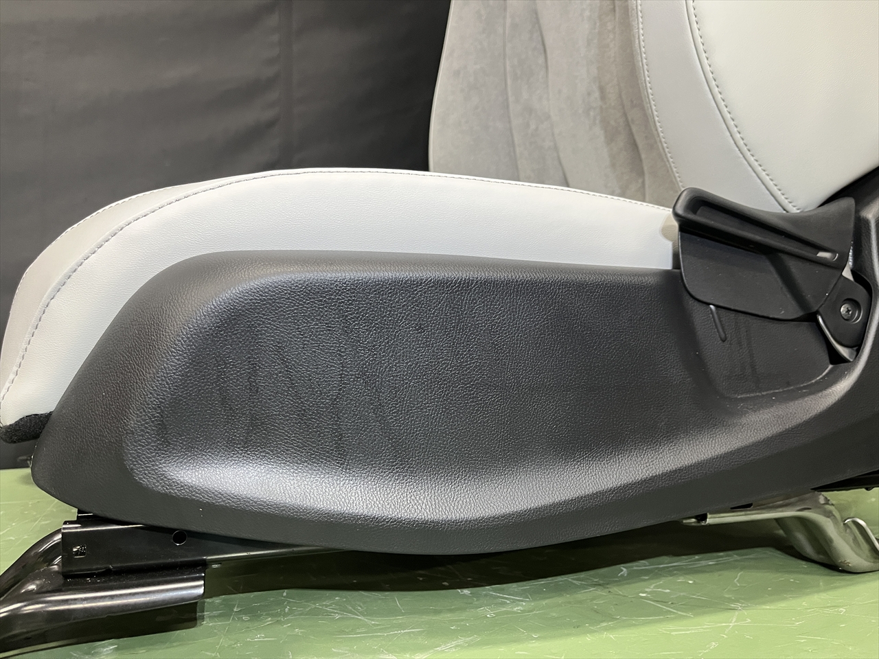 車内クリーニング (嘔吐 シート周り)