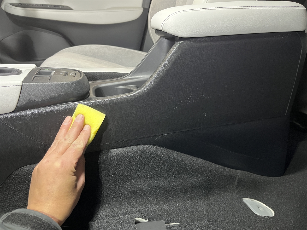 車内クリーニング (嘔吐 シート周り)