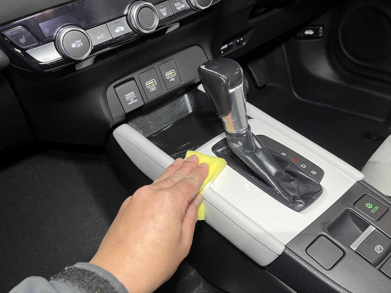 車内クリーニング (嘔吐 シート周り)