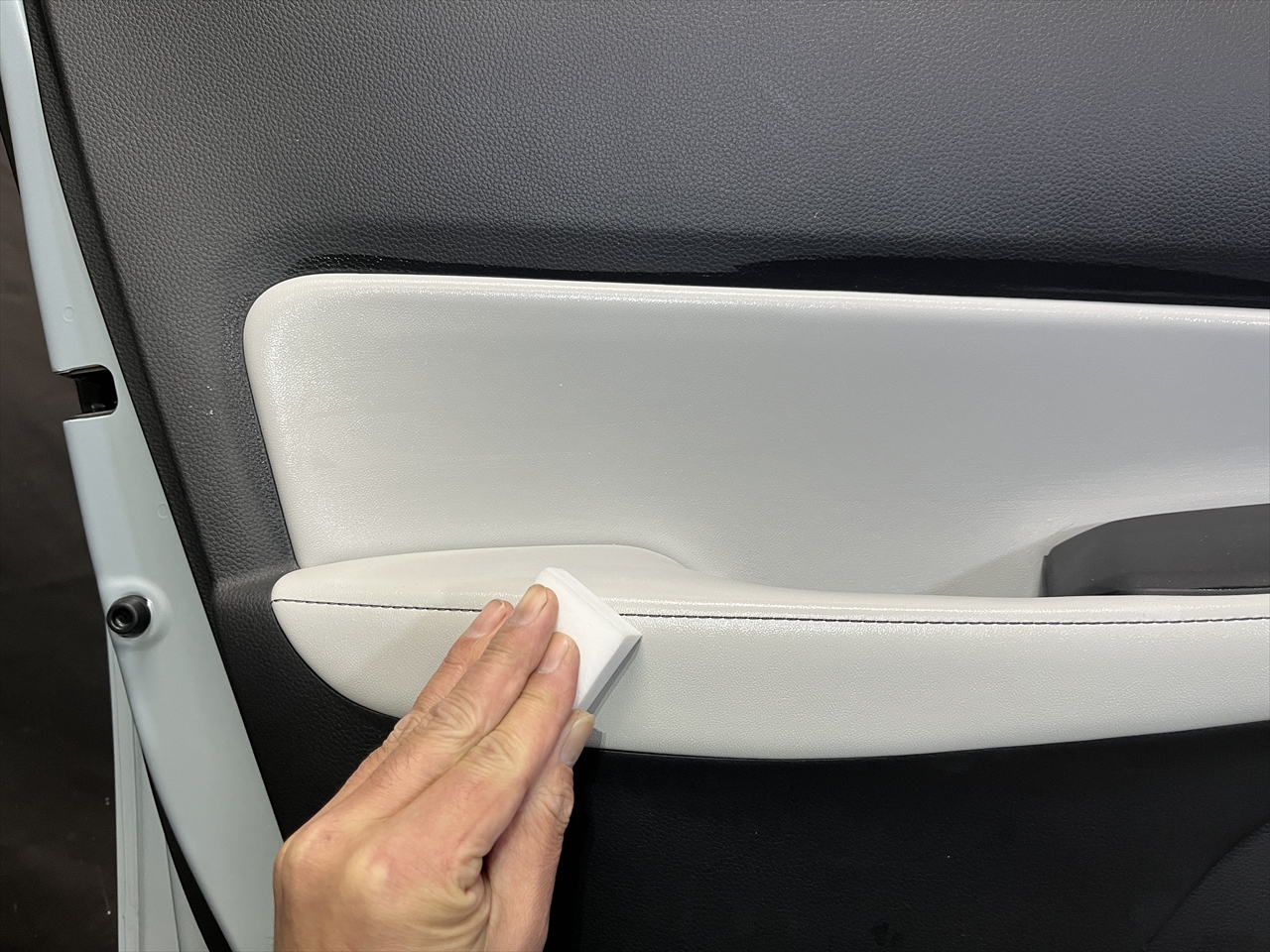 車内クリーニング (嘔吐 シート周り)