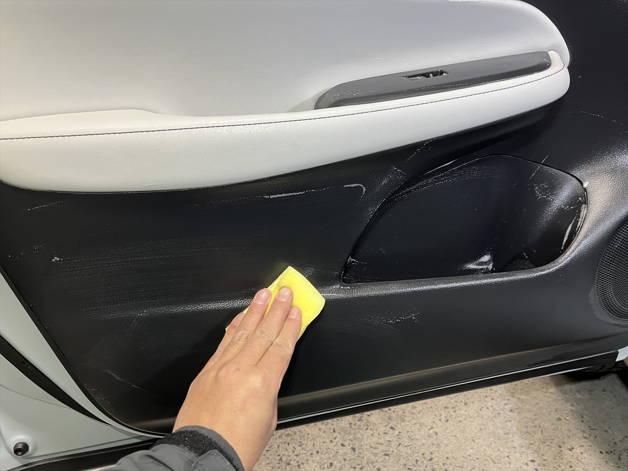 車内クリーニング (嘔吐 シート周り)