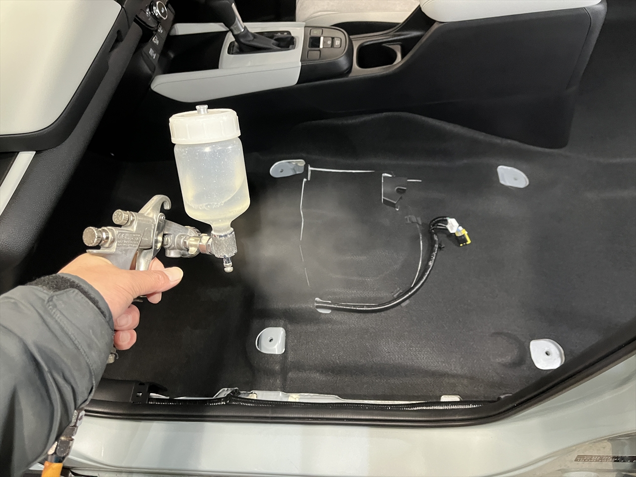 車内クリーニング (嘔吐 シート周り)