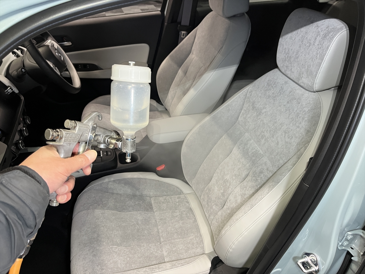 車内クリーニング (嘔吐 シート周り)