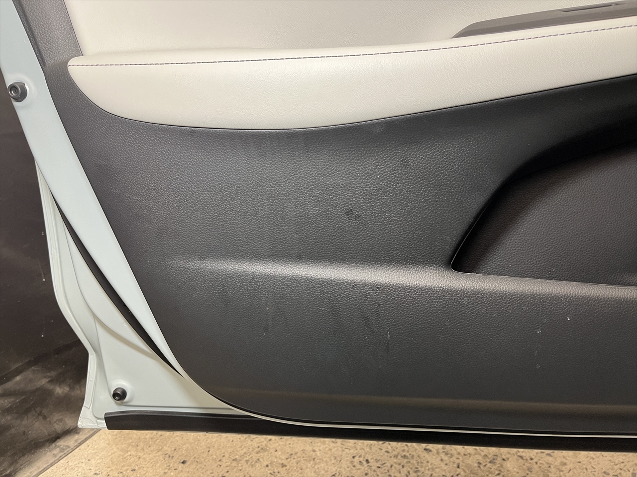 車内クリーニング (嘔吐 シート周り)